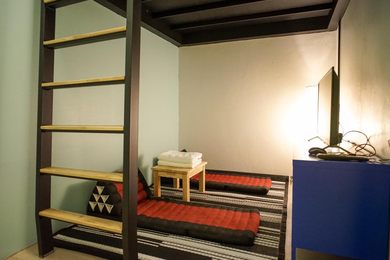 Bunny Burrow Hostel Бангкок Екстер'єр фото